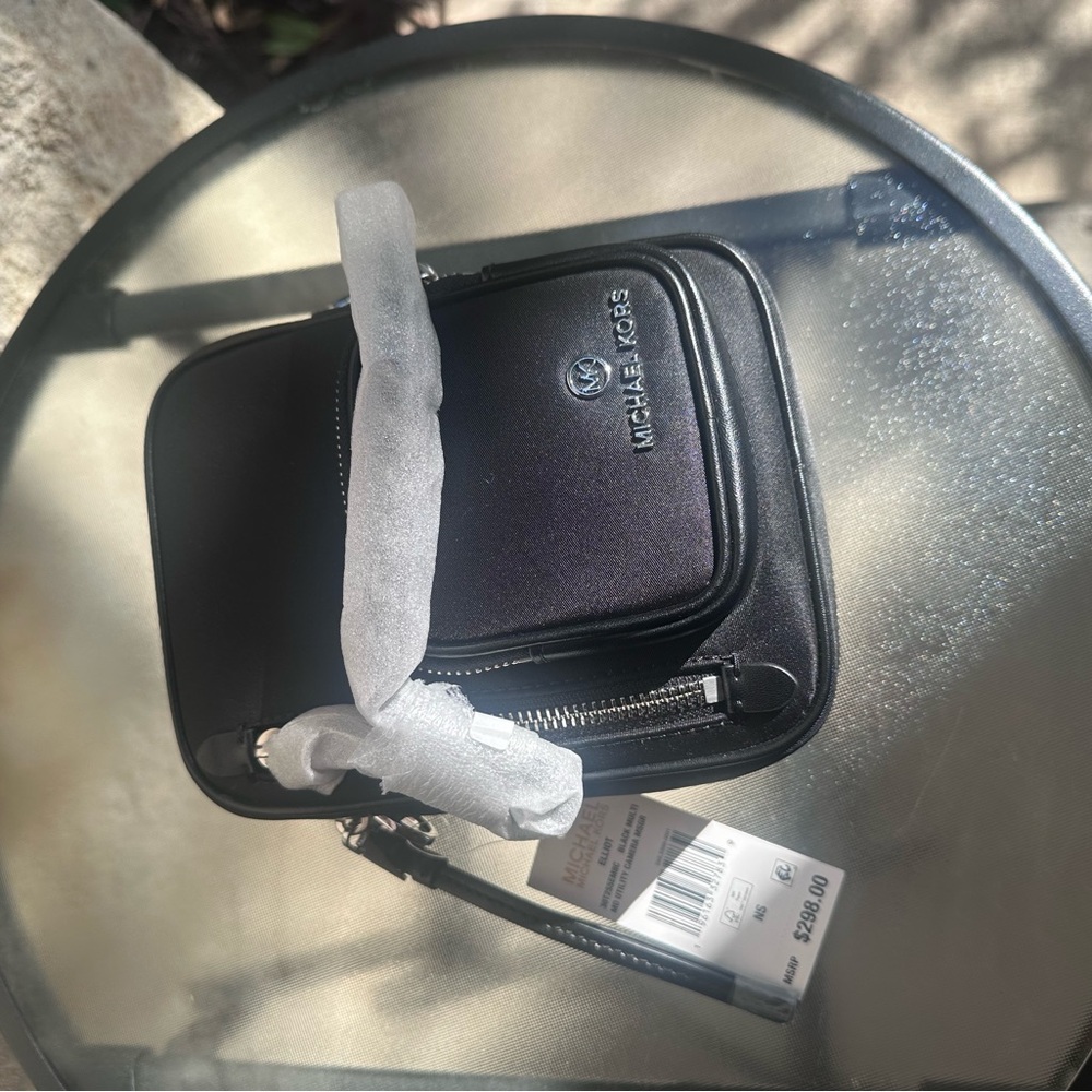 Michael Kors Black Multi Utility Bag - Picture 6 of 8